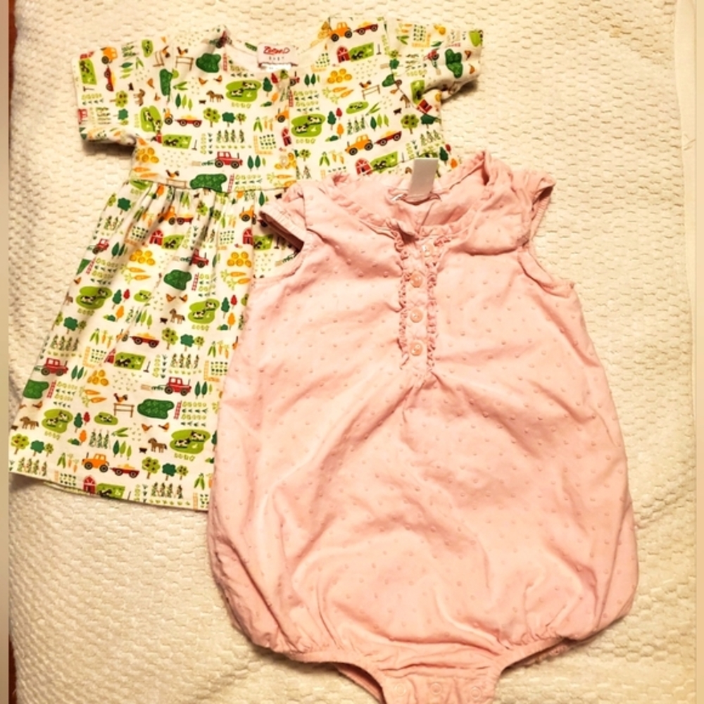 Old Navy outfit 12-18 mos